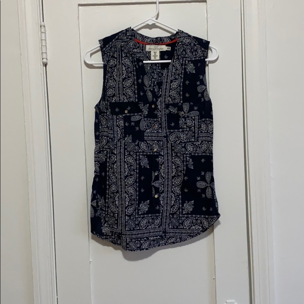 H&M sleeveless blouse
